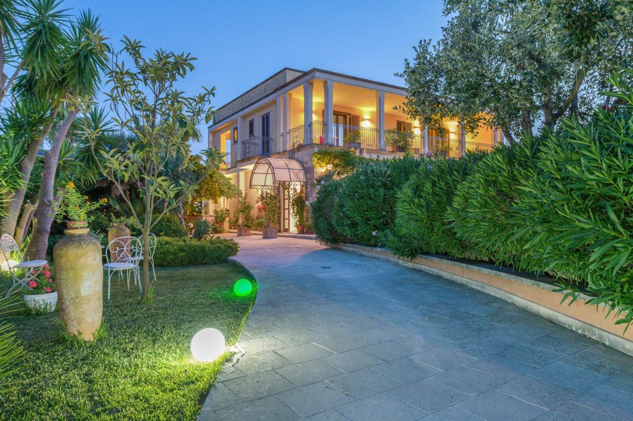 Casalusa Home Casamassella Exterior photo